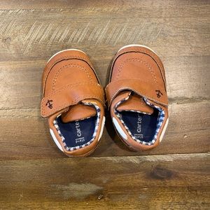 Carter’s leather-like shoes - size 4